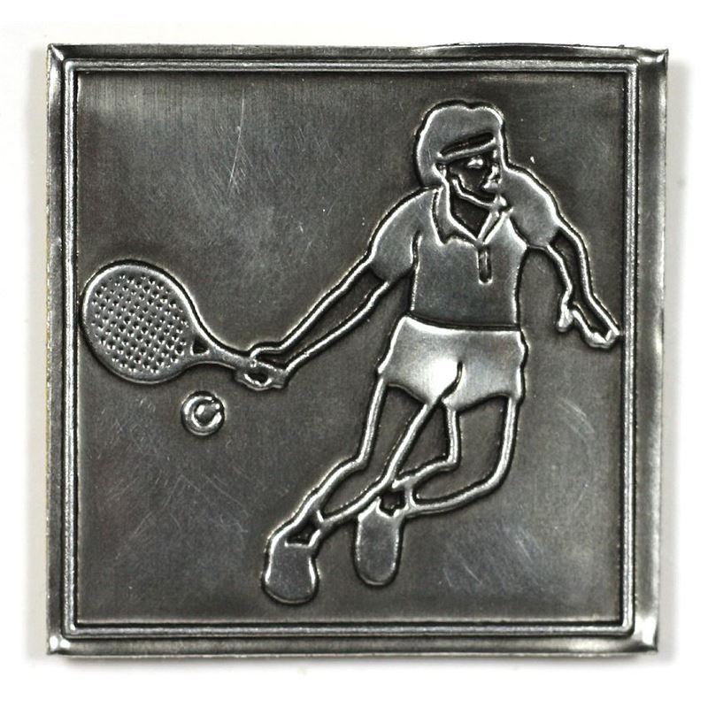 Cínová etiketa „Tennis“, čtvercová, kovová, stříbrná Cínová etiketa „Tennis“, čtvercová, kovová, stříbrná